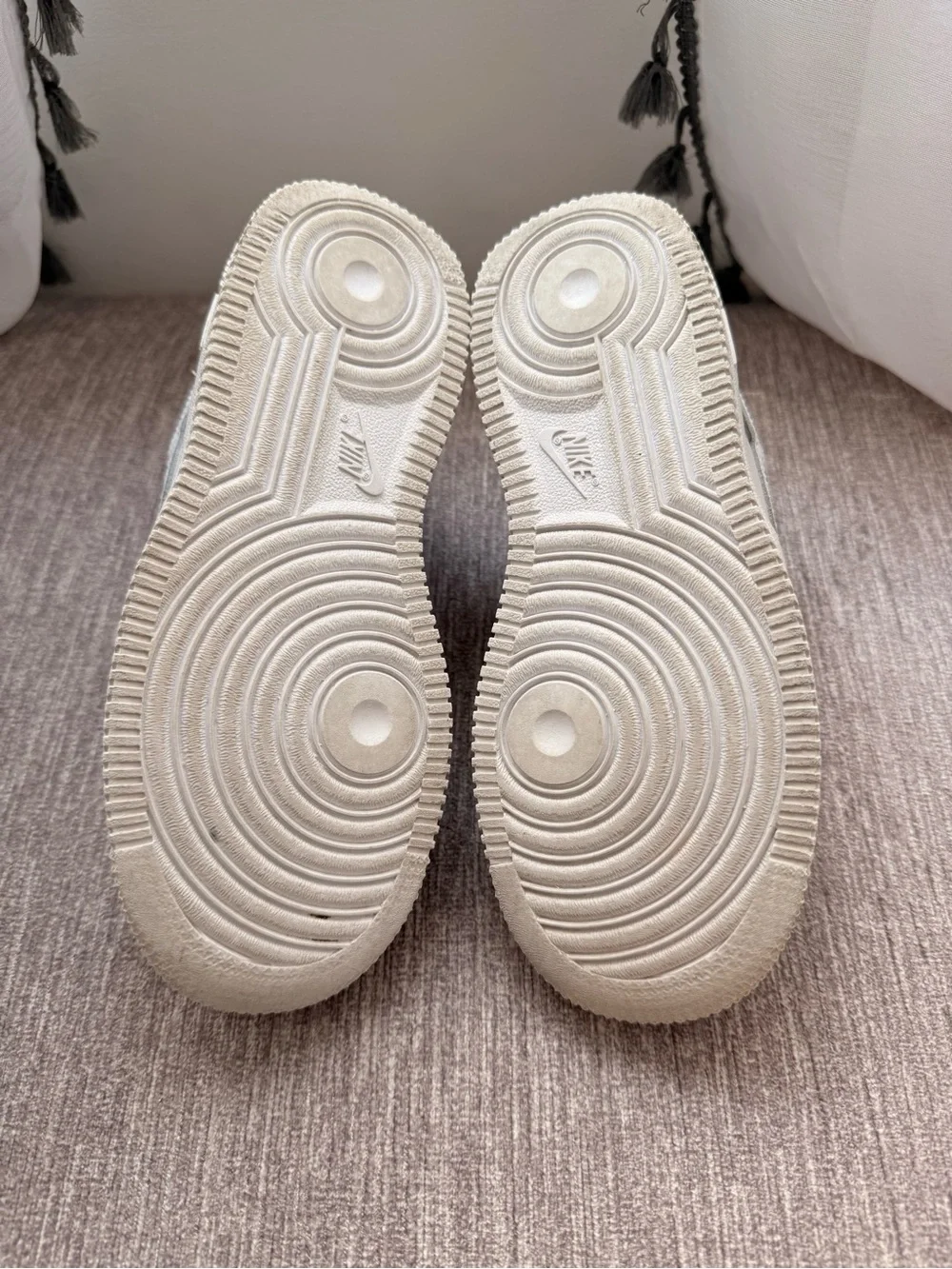 Nike Air Force One- Kids White Low-Top Sneakers with Swoosh size 2